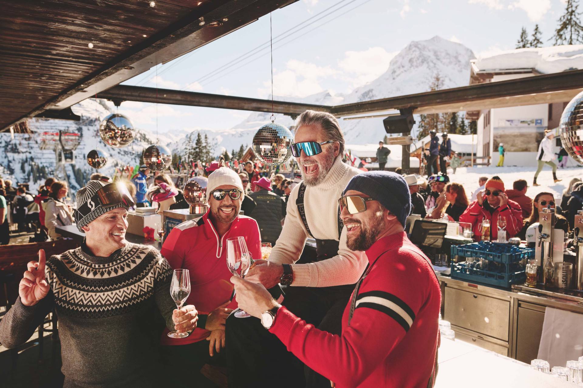 Apres Ski direkt an der Piste in der Burg Eisbar