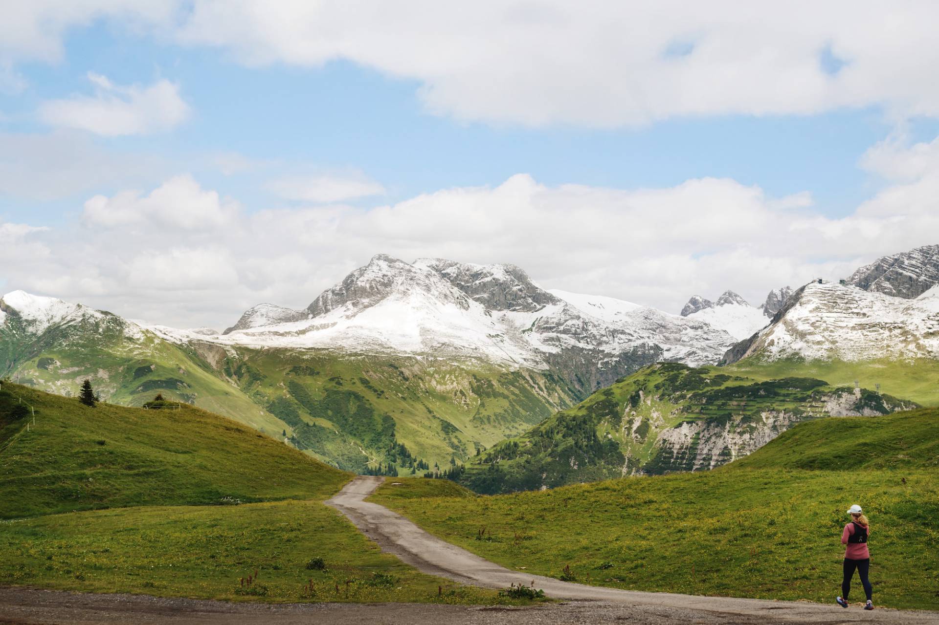 Mountain panorama of the Wösterspitzen peaks while hiking in Lech am Arlberg