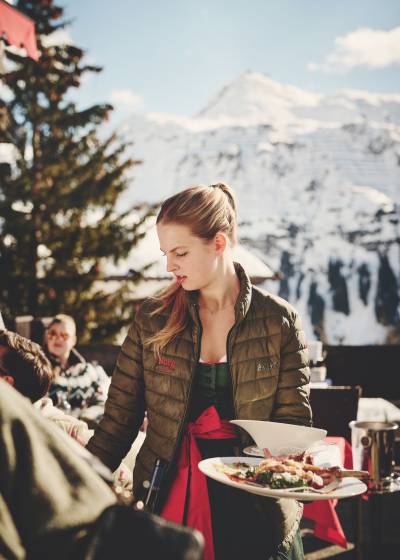 Apres Ski in der Burg Eisbar mit saisonalen Highlights