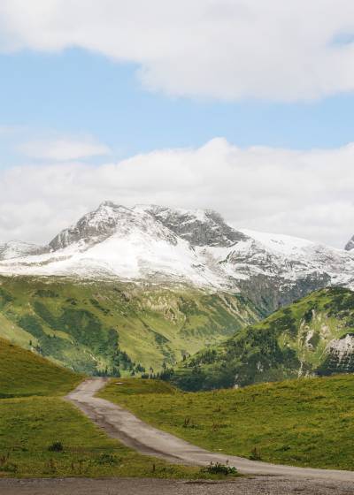 Ausblick auf das Bergpanorama der Wösterspitzen in Lech