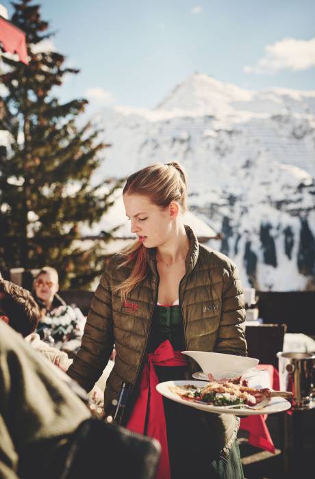 Apres Ski in der Burg Eisbar mit saisonalen Highlights