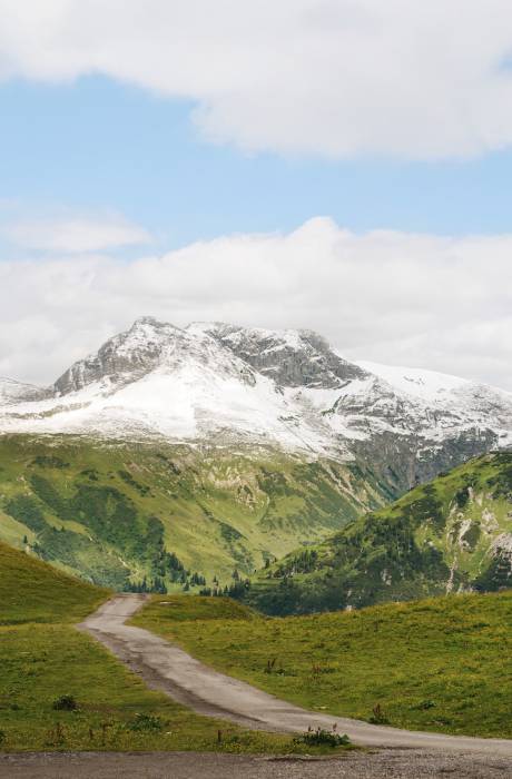 Ausblick auf das Bergpanorama der Wösterspitzen in Lech