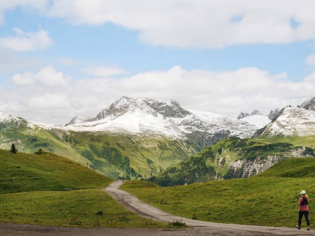 View of the mountain panorama of the Wösterspitzen peaks in Lech