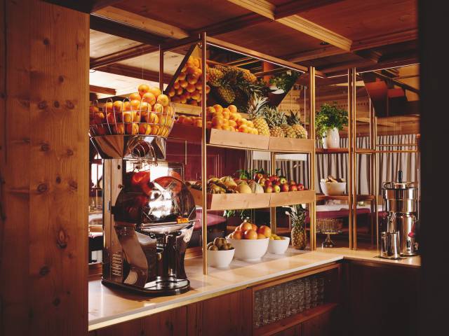 Breakfast buffet with juice bar at the Burg Hotel Lech am Arlberg
