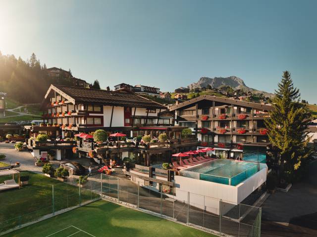 Burg Hotel Lech am Arlberg direkt im Wandergebiet