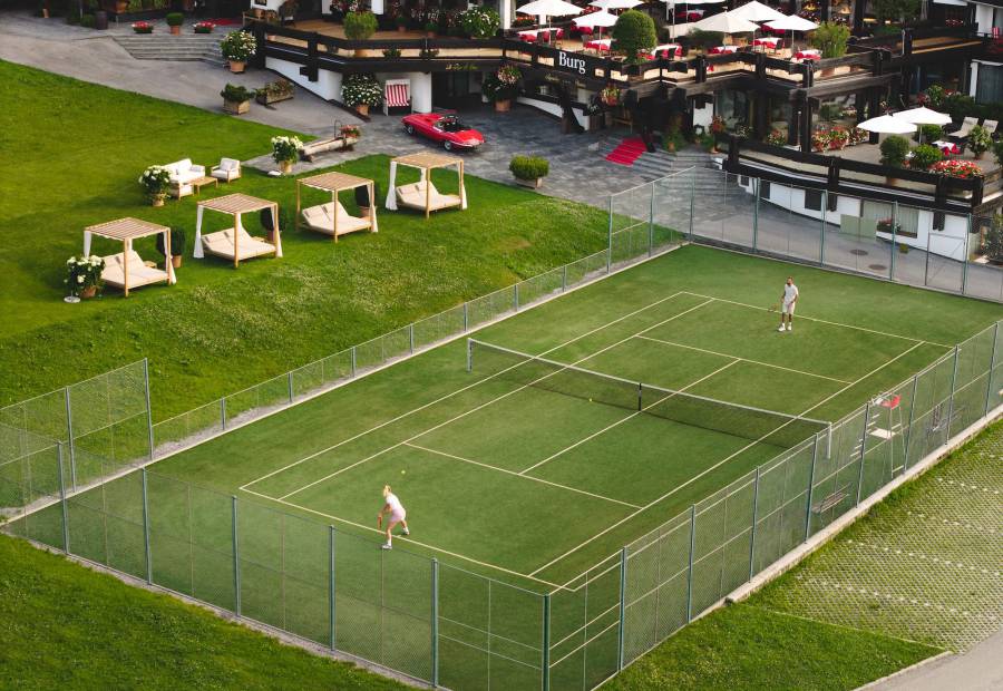Tennisplatz beim Burg Hotel in Lech am Arlberg