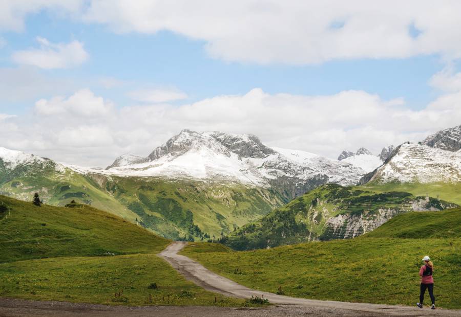 Bergpanorama auf die Wösterspitzen beim Wandern in Lech am Arlberg