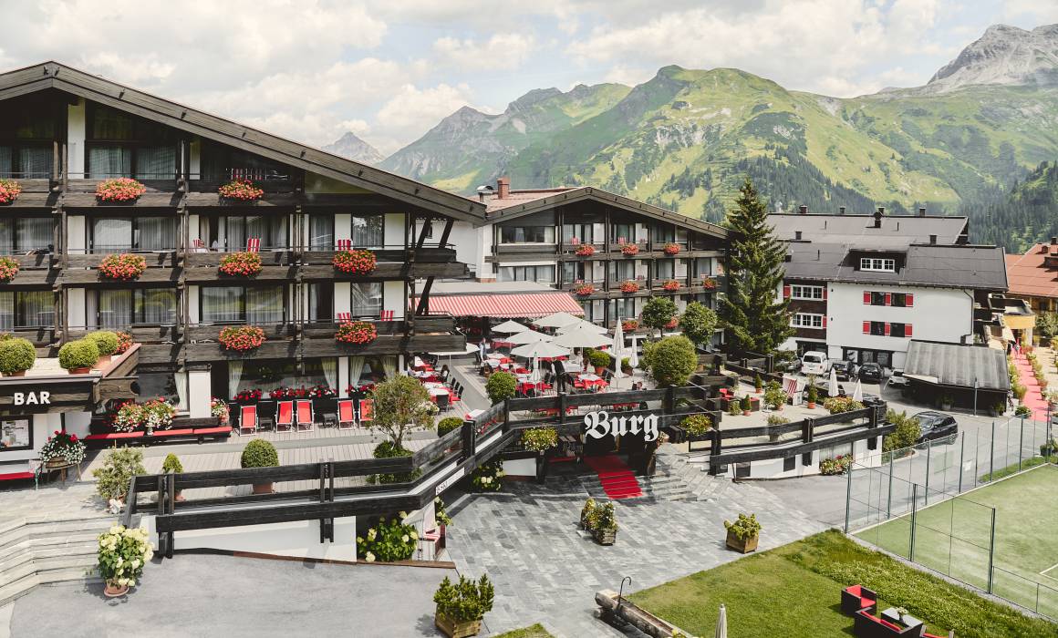 Die Burg Hotel Oberlech Aussen
