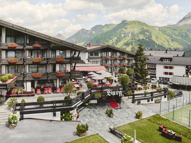 Die Burg Hotel Oberlech Aussen