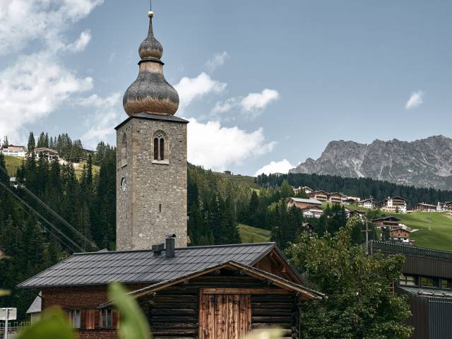 Dorfkirche Österreich Berge