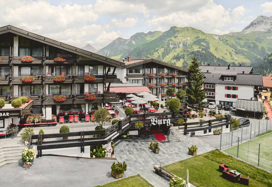 In summer by car to Oberlech to the hotel - Burghotel Oberlech
