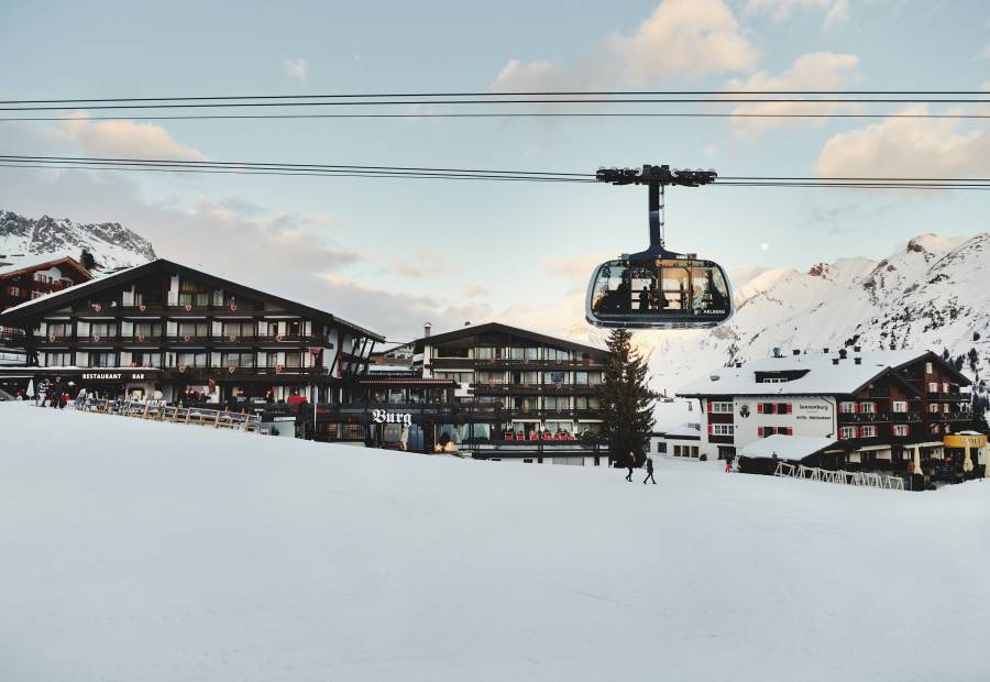 With the mountain cable car to the Burg - Burghotel Oberlech