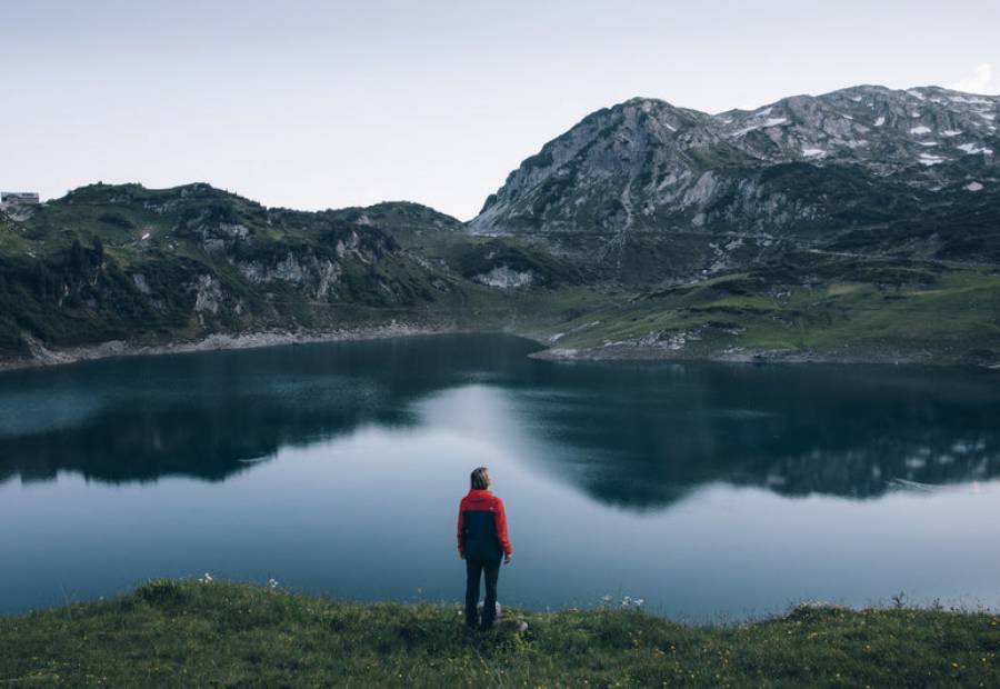 Bergsee Lech Zürs Frau