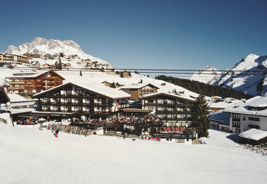 By train and bus to Lech - Burghotel Oberlech